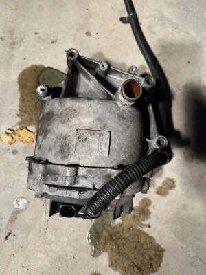 Carcasa del alternador refrigerada por agua Mercedes CL600 S600 2001-2002 13715403 OEM Foto 1 de 2