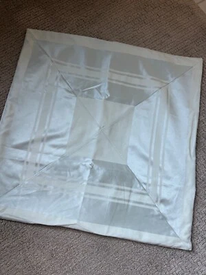 3 Euro Shams by Macy's COLECCIÓN HOTEL - SATÉN RAYAS AZUL HELADO 25 X 25" Foto 1 de 4