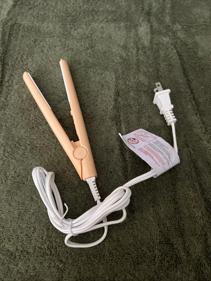 Mini plancha de pelo de cerámica inalámbrica color rosa 25w  Foto 1 de 1