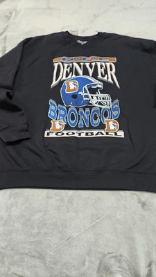 Nuevo con etiquetas Suéter Junk Foods Denver Broncos Grande Negro Casco Logo Para Mujer Cuello Redondo Foto 1 de 4