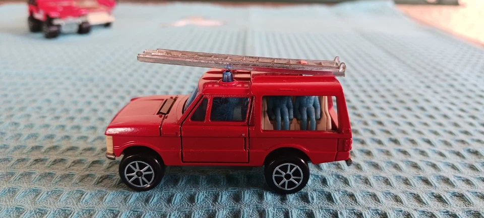 MAJORETTE RANGE ROVER N° 246 1/60 Camion pompiers miniature - Photo 1/4