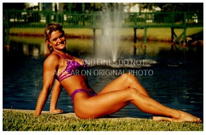 Sexy modelo de traje de baño de bikini púrpura para mujer de 4x6" - Foto encontrada - Kodak - Imagen 1 de 1