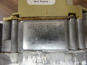Honeywell Gasventil VR8205H 8016; 24V; 60HZ - zur Verwendung mit Erdgas "GEBRAUCHT" - Bild 1 von 4