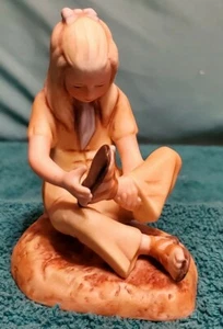 Hamilton Collection Mexico "Sand In Her Shoe" Figurine Porcelain #502 Ltd. Ed. - Picture 1 of 6