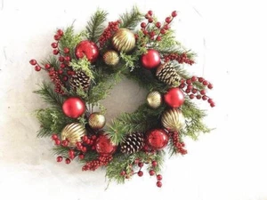 Traditional Red and Gold Large 61cm Christmas Wreath - Picture 1 of 3