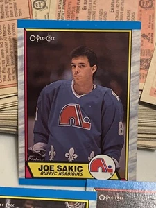 1989-90 O-Pee-Chee Joe Sakic Rookie RC Card #113 OPC + 286 più di 330 in set!! - Foto 1 di 10