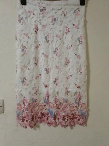 Quiz Floral Crochet Style Overlay Pencil Skirt Size 10 - Picture 1 of 6