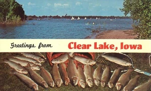Tarjeta postal de peces Saludos desde Clear Lake Iowa Island View - Imagen 1 de 2