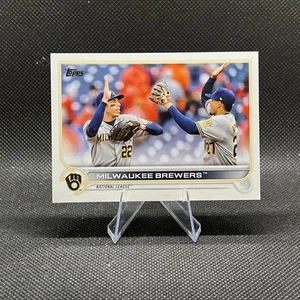 2022 Topps Series 2 - #597 Christian Yelich Milwaukee Brewers - Picture 1 of 2
