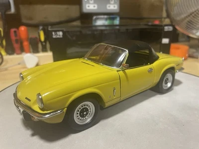 TRIUMPH Spitfire Mk4 1970 closed convertible in mimosa yellow - Sun Star 1:18 - Image 1 of 4