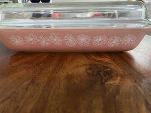 JAJ Pyrex Pink Gaiety Daisy Rectangular Space-saver With Lid - Picture 1 of 11