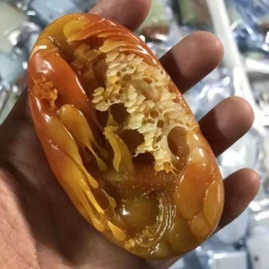 Ciondolo cinese antico intaglio in giada Huanglong con motivo paesaggistico etichetta in vita - Foto 1 di 8