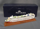 P&O Cruises P&O Ventura Kreuzfahrtschiff Modell auf Ausstellungsständer verpackt