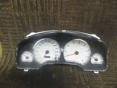 04 05 Cuadro de instrumentos velocímetro Saturn Vue 231 k millas 2004 2005 22723716 Foto 1 de 4