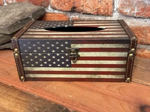 Caja de pañuelos con bandera americana de 10"x5,5"x4" con adornos de cuero... ¡Envío gratuito! - Imagen 1 de 7
