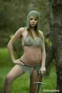 Aluminium Kettenhemd Silber BH, Rock und Coif, heißes Intimkostüm für sexy Mädchen - Bild 1 von 5