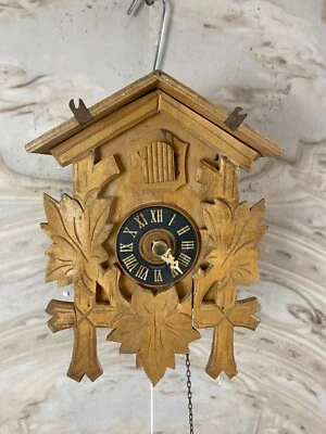 Alte Kuckucksuhr, Gehäuse aus Holz, Zeiger unvollständig Wanduhr DEFEKT - Bild 1 von 4