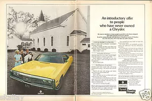 1970 anuncio impreso de 2 páginas de la familia real Chrysler en la iglesia - Imagen 1 de 1