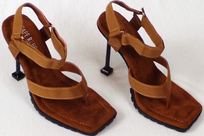 Sandálias tanga CAPE ROBBIN tamanho 6 BOOMER marrom salto ultra alto novas na caixa - Imagem 1 de 4