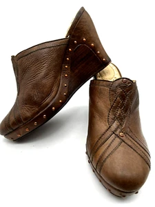 Zapatos de cuña UGG para mujer de cuero marrón con tachuelas zueco de mula sin cordones talla 8,5 EE. UU. - Imagen 1 de 11