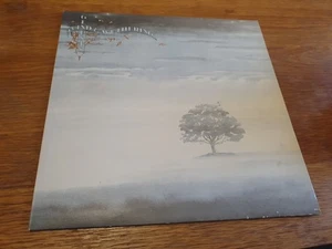 GENESIS "WIND AND WUTHERING" CHARISMA CDS 4005 TEXTURED SLEEVE VINYL LP (2) - Picture 1 of 3