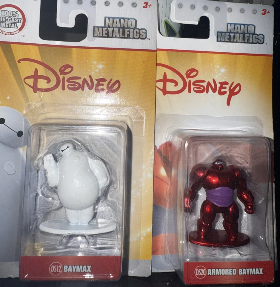 Lote de 2 NANO METALFIGS Disney White Baymax e Red Armored Baymax Big Hero 6 - Imagem 1 de 1