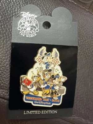 Prendedor Disney WDW Día del Veterano 2004 Mickey Minnie Mouse Donald Daisy Duck LE Foto 1 de 3