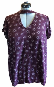Torrid Womens Size 2 Star Print Cut Out Front Burgundy Tunic Top  - Picture 1 of 3