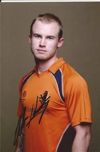 NETHERLANDS * ALEXEI KERVEZEE SIGNED 6x4 PORTRAIT PHOTO - Picture 1 of 1