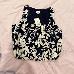 A new Day XS Crop Tank - Picture 1 of 6