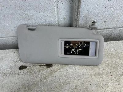 Parasol MAZDA CX-5 2024 pasajero lado derecho gris tela con espejo iluminado Foto 1 de 4