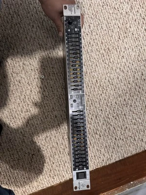 Behringer FBQ1502 Ultragraph Pro Dual 15 bandas  - Imagem 1 de 3