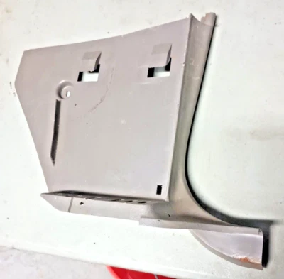 Olds Cutlass 1981-88/442/Monte Carlo Kick Panel, diestro LOC-126 Foto 1 de 4