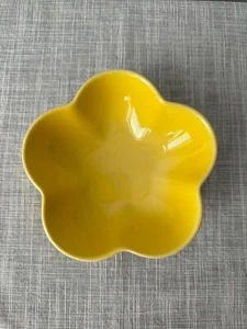 Le Creuset Cuenco Floral Pequeño Amarillo Nuevo sin Caja - Imagen 1 de 2