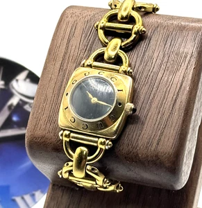 Orologio GUCCI 6400L Oro Swiss Made Quadrante Nero Vintage Quarzo Donna - Foto 1 di 12