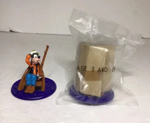 Figura de pesca Disney Goofy tapa de pastel sentado en parte de un barco PVC sellado - Imagen 1 de 12