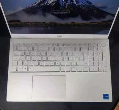 Dell Inspiron 5502 Laptop, i5 11th Gen 2.4 Ghz, 16Gb RAM, 512Gb SSD, 15.6" - Image 1 of 4