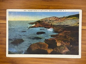200 Sunset Rocks at the Cliffs, Narragansett Pier RI Vintage Linen Postcard - Picture 1 of 2