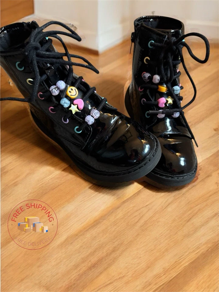 The Children’s Place | Botas de combate negras con cuentas | Talla 13 #blackfridaydeals Foto 1 de 4