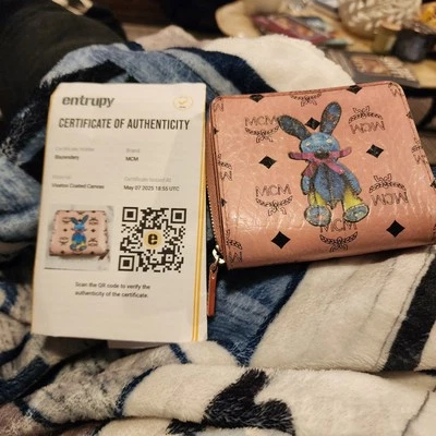 Cartera plegable MCM Visetos patrón conejo conejito beige rosa negro logotipo cremallera alrededor Foto 1 de 4