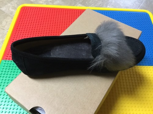 Mocassini slip on donna ""UGG"" Kaley Wisp in pelle scamosciata taglia 5M nero pelliccia antracite.