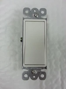 (10 Stück) BELEUCHTETER 3-Wege 15A Dekorator Schalter 15 Amp Decora beleuchtet weiß - Bild 1 von 5