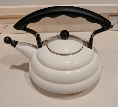 Le Creuset Beehive Tea Kettle 2.1 Qt White – Damaged Handle – READ - Image 1 of 4