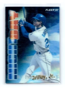 Fleer #4 1997 Ken Griffey Jr. Inserto de noche y día - Imagen 1 de 2