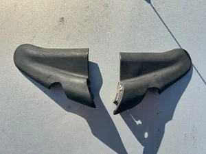 03-11 Ford Crown Victoria Grand Marquis Extremos de goma Panel de capucha 4W7Z-5402018-AA - Imagen 1 de 5