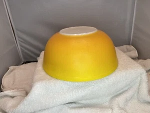 Pyrex Glass Mixing Bowl # 404 Pineapple Party Orange Yellow 4 Quart - Picture 1 of 12