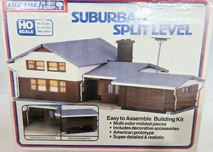 Casa suburbana de dos niveles escala HO 1384 realista - Imagen 1 de 6