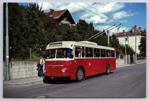 Vintage 1975 Innsbruck Austria Graf & Stift EO Trolleybus 2011 Postcard - Picture 1 of 2