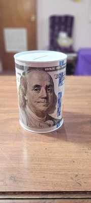 Banco de dinheiro de metal desafio de economia de dinheiro. Moedas e notas. 4" X 5 7/8" de altura. - Imagem 1 de 3