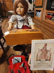 Muñeca Felicity American Girl 1993 de colección con escritorio, traje, ábaco, mochila, etc. - Imagen 1 de 8